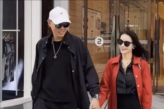 豪车是租的,奢侈品是仿的,这对靠炫富走红的夫妻再也藏不住了