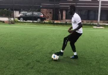 十大足球技巧过人动作,30秒掌握10种足球基本功