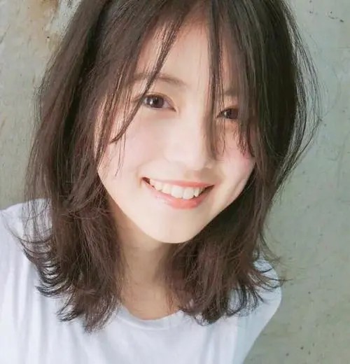 头型尖扁大饼脸适合什么发型,适合扁平大方脸的发型