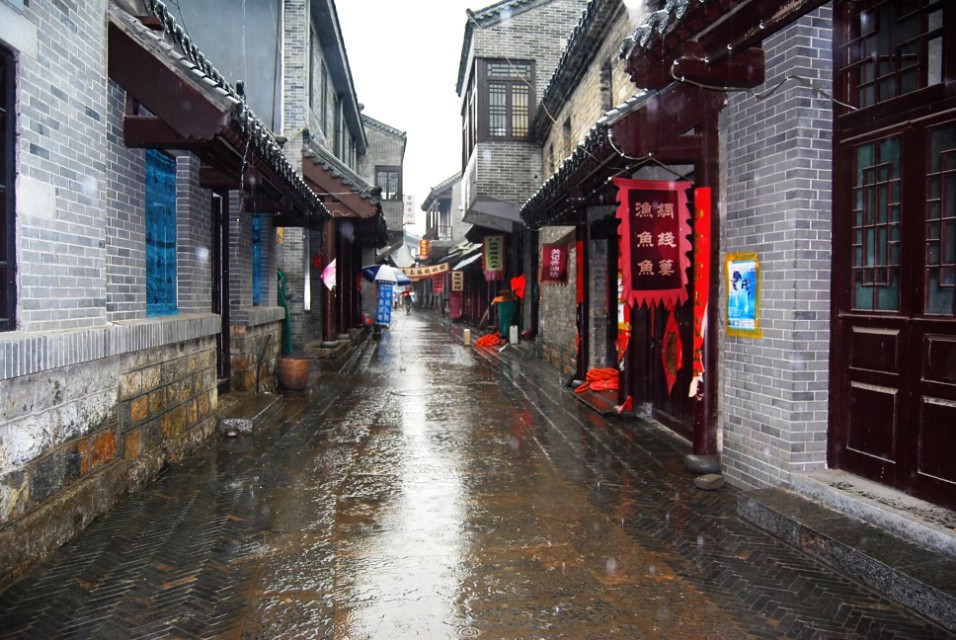 它，坐拥万亩荷花？它，也因《弹起我心爱的土琵琶》而耳熟能详？