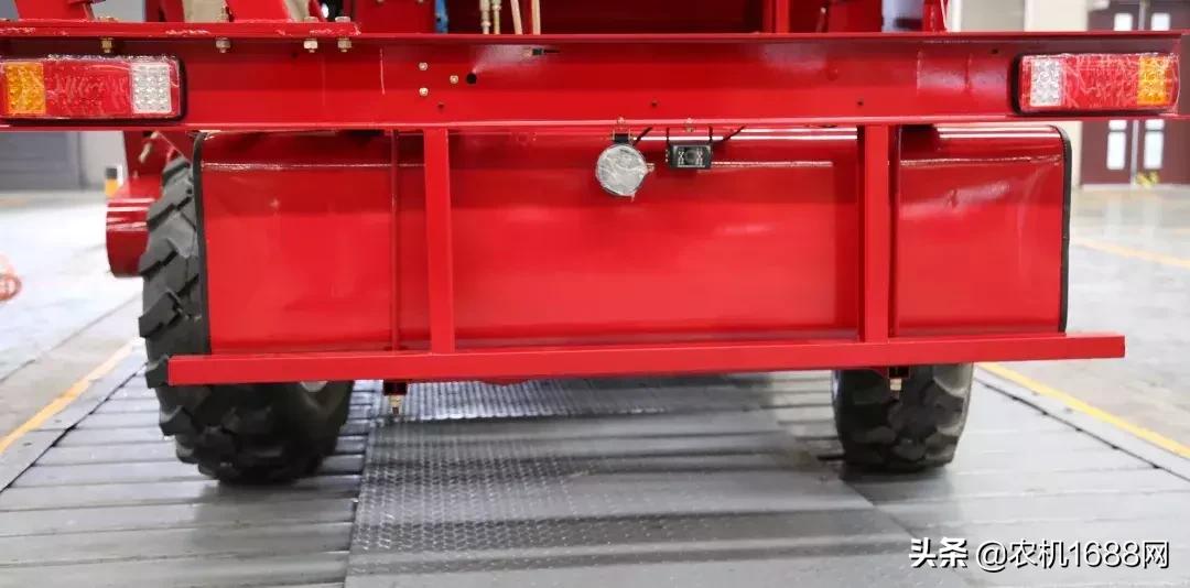 勇猛玉米收割机2021年补贴多少钱,17年的勇猛玉米收割机能卖多少钱