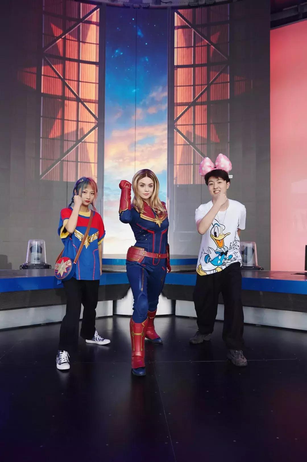 我们在上海迪士尼里玩耍了一天,发现穿的美才能玩的好!