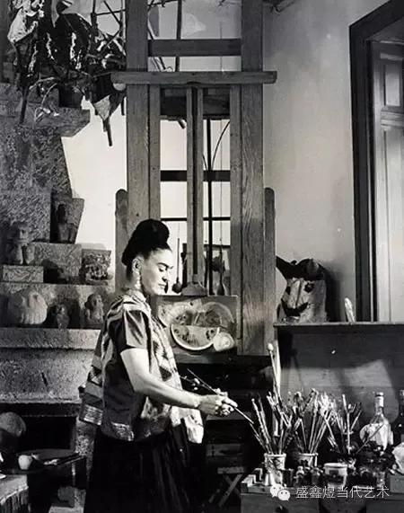 她是最有名的“荡妇”，身体残破不堪，却用画笔画出尖刻的爱情