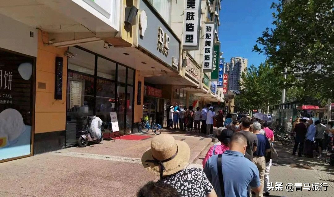 老字号排队买月饼人多 (天津老式月饼排队)