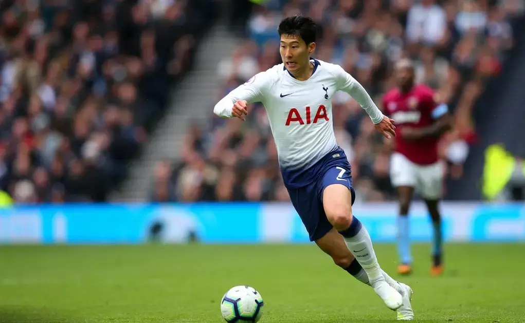 韩足球队和日本足球队对比,日本和韩国的足球队哪个强大