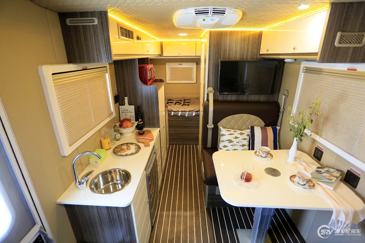 最便宜又大型的睡人最多b型房车 (2019最便宜房车国六c型房车)