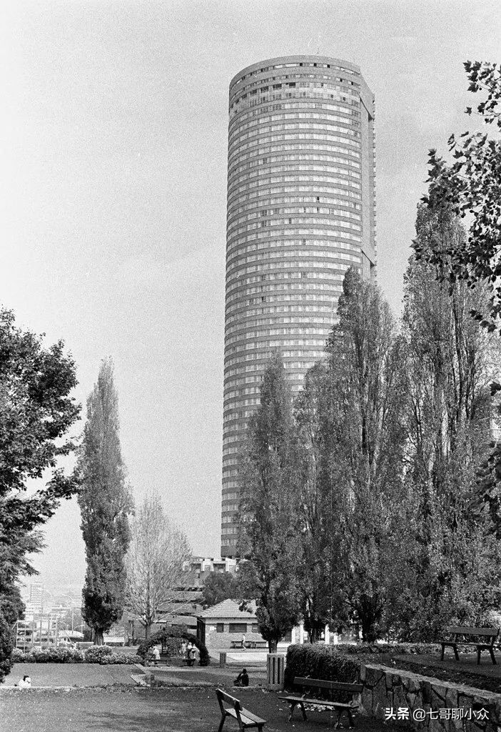 电影里的大厦倒塌现场,电影里建筑物突然崩塌的片段