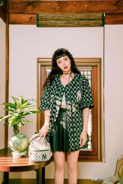 泫雅代言MLB 春夏MONOGRAM系列，也太好看了吧