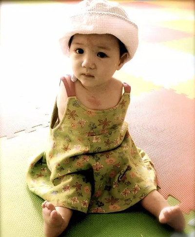 女孩刚出生时被抛弃,女孩出生没有了妈妈又被父亲抛弃