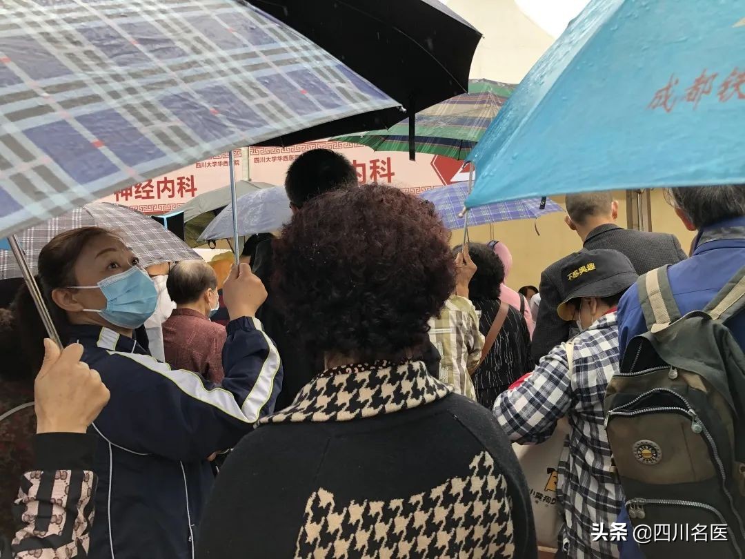 火爆！数万人“追星”华西坝