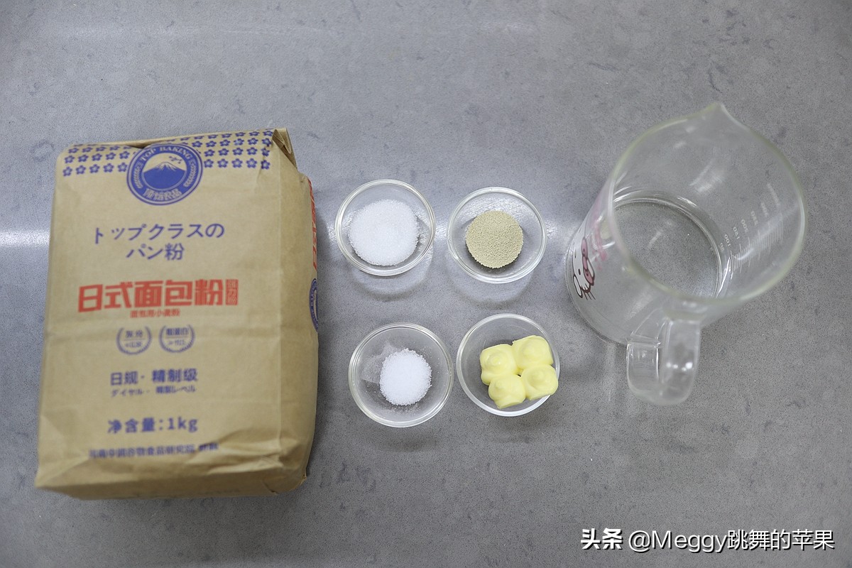 77岁老妈最爱吃的面包，口感扎实，造型美观，德国人喝啤酒必备