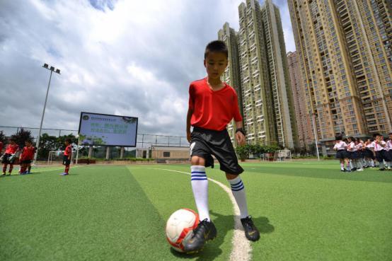 最新的青少年足球特色学校,花果园第一小学足球校队
