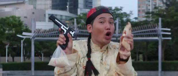 TVB小生同性感妈妈首次同台演出直言最大压力是抱起她