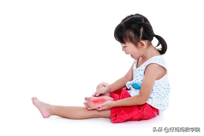 被刀轻轻扎伤怎么处理,不小心被刀刺伤了