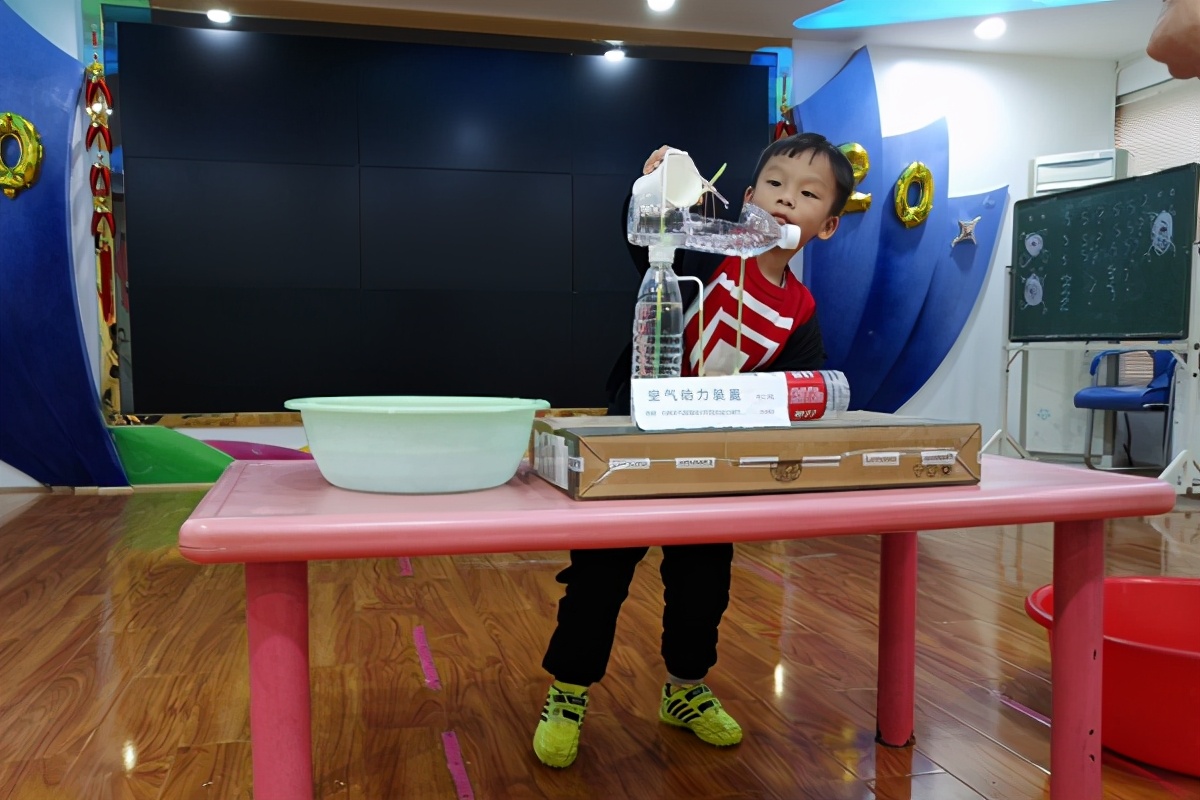 幼儿园科学探索培训活动简报,幼儿园科技节教研活动