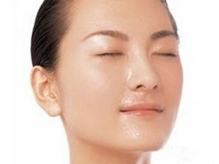 炒菜油太多脸上容易出油吗,脸上出油吃什么好得快