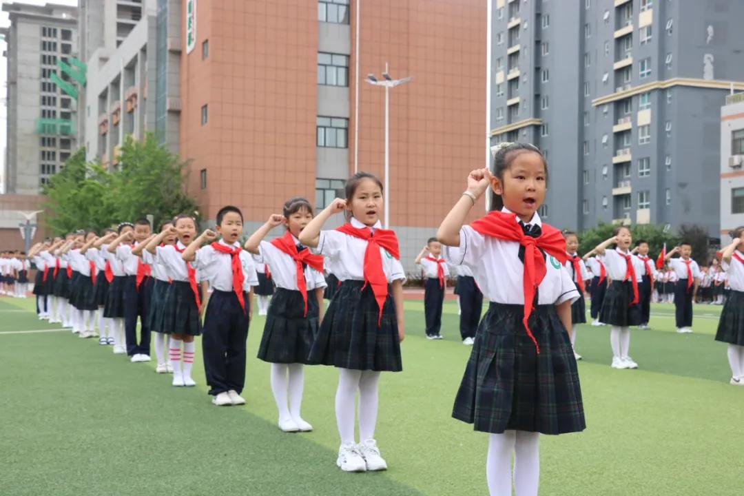 沐浴在党的阳光下幸福成长,沐浴在党的阳光下