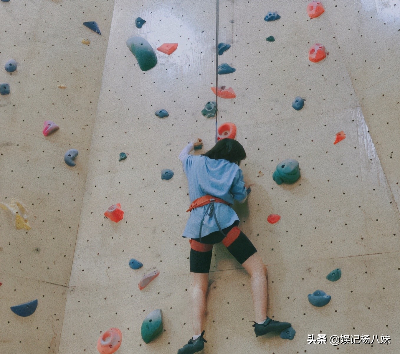 王俊凯给关晓彤祝福,众明星为王俊凯送上祝福