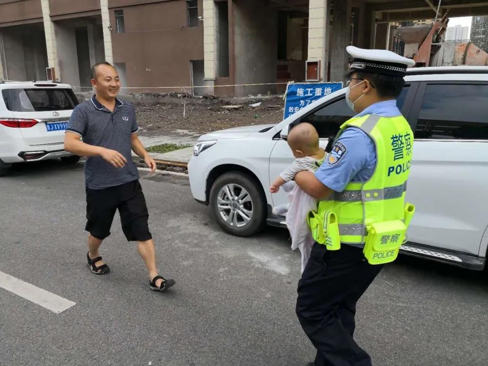 交警全力护航,交警部门全力护航高考