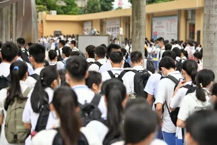 「医生告诉你」初三学子一开学就骨折！刚返校切勿“报复性运动”