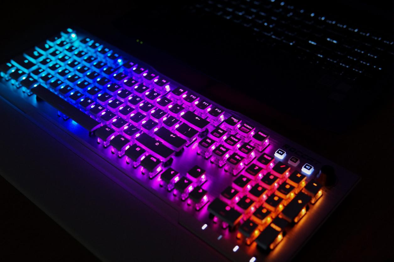 冰豹vulcan光轴键盘,冰豹发布吃鸡电竞机械键盘泰坦轴