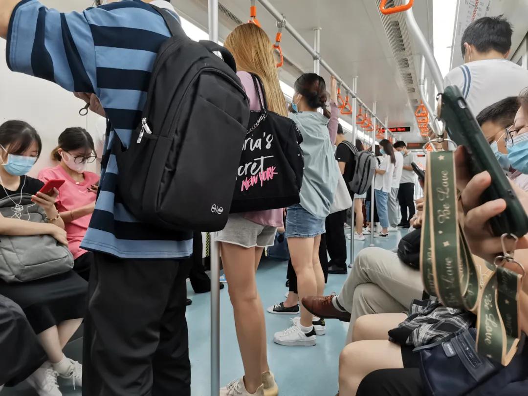 谁在美兰湖站挂上了口罩