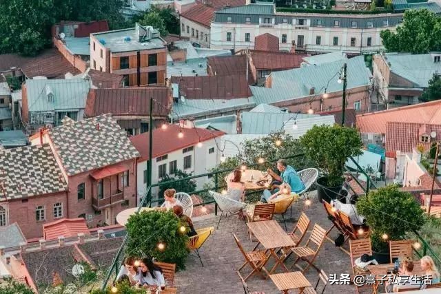 环游世界夫妻赚了十个亿,情侣环游世界视频