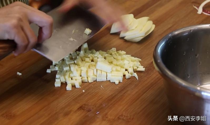 红薯不用发面怎么做饼,红薯别再煮粥了教你做奶香小馒头