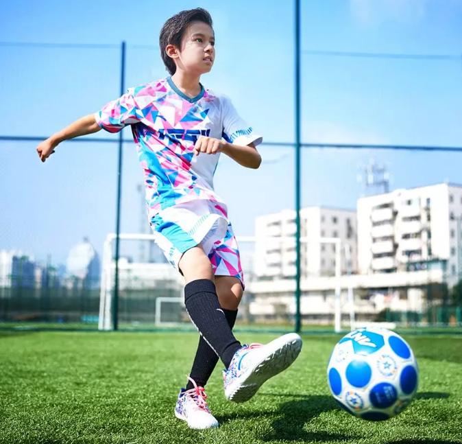 想要PK足球小将？这身装备助你一臂之力