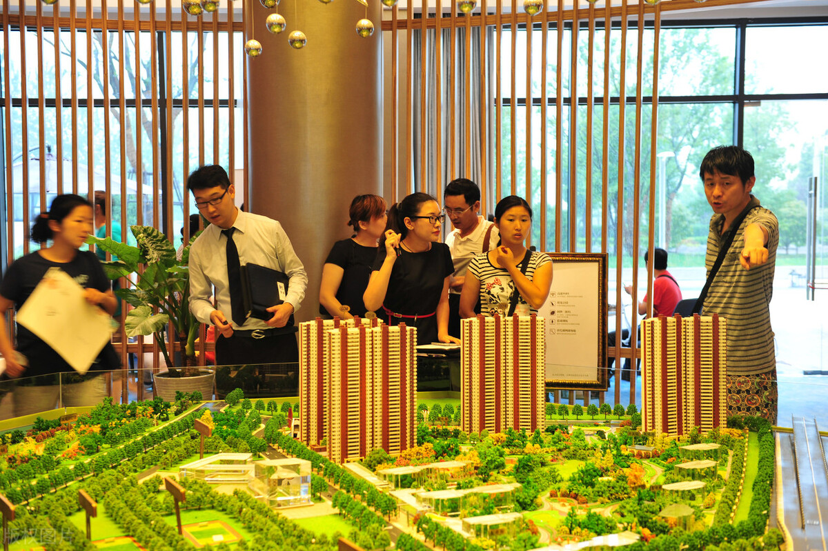 太仓万达广场旁，住宅洋房，可落户可上学，拎包入住！现房出售