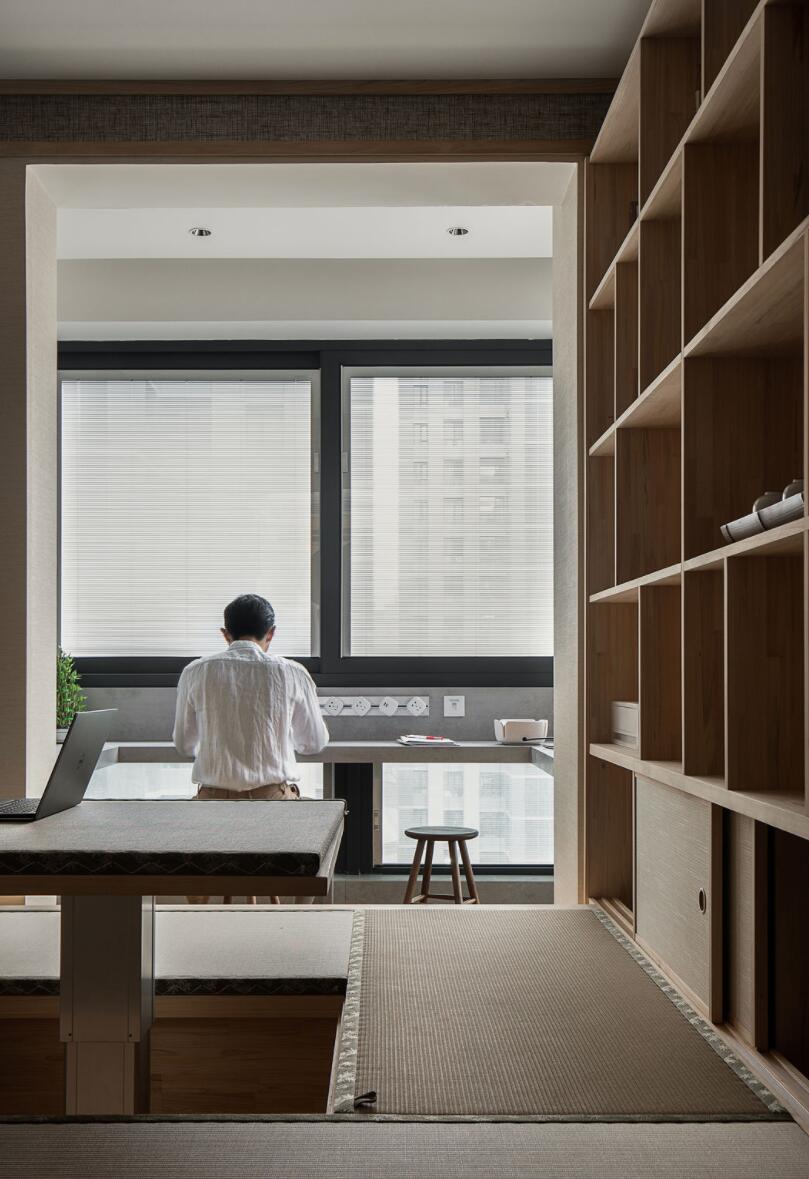 主卧过道型衣帽间设计,过道2.5米设计个衣帽间