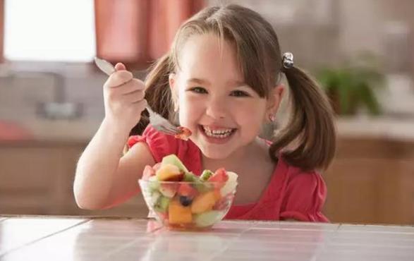 宝宝每顿都不好好吃饭怎么办,宝宝总是不好好吃饭