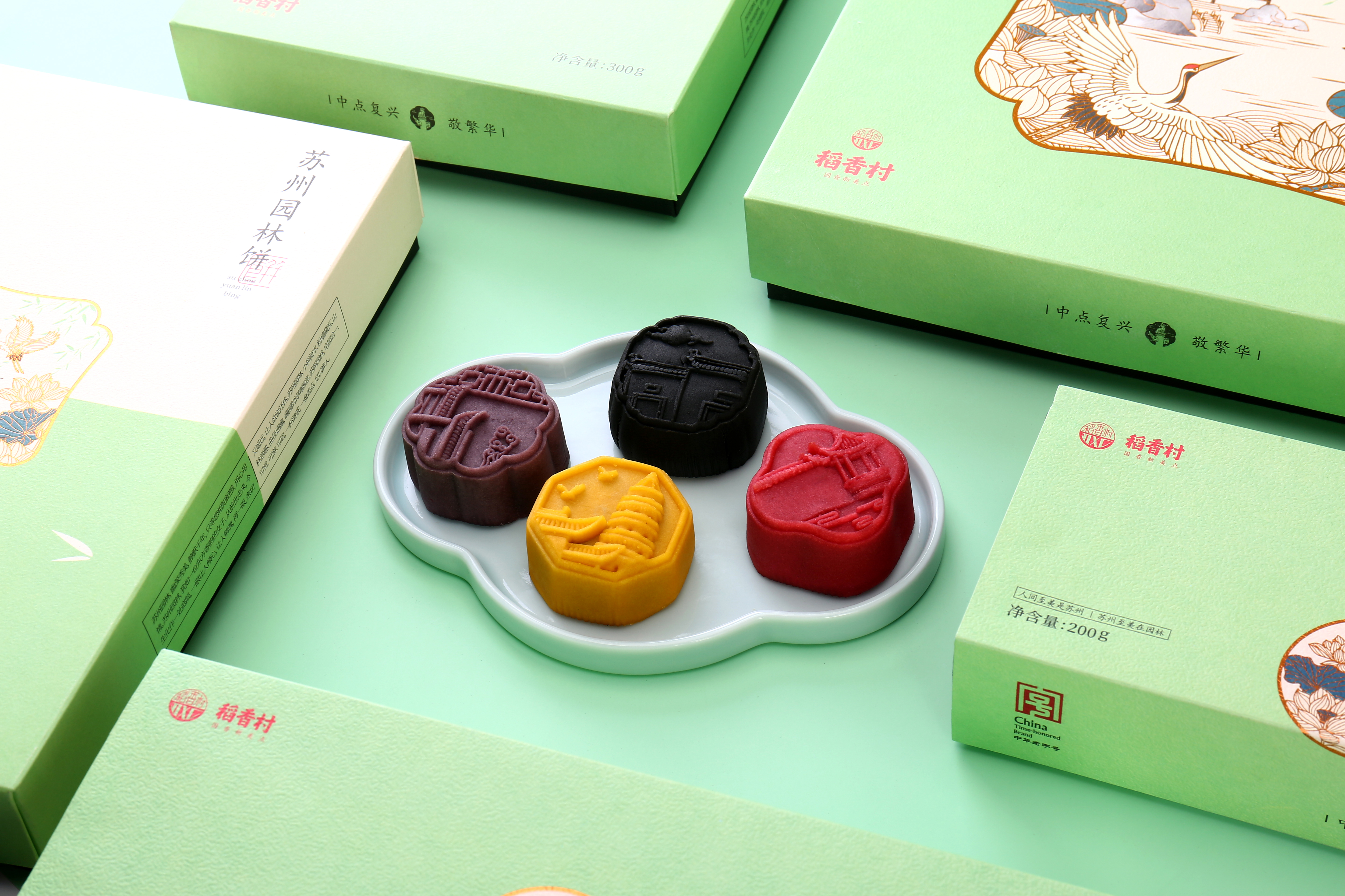 每4块月饼,就有1块是它出品,品牌价值超167亿元,这个随处可见的老字号出人意料