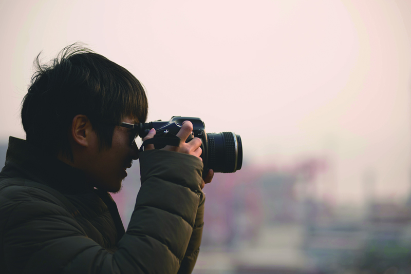 追着梦还把钱赚了！韩寒以前在争议中成名，如今在平静中发大财