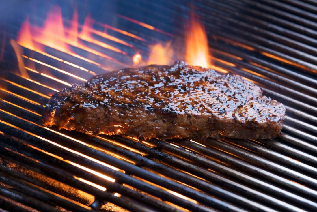 在西餐厅吃牛排要说几分熟,西餐厅吃牛排正确切割方法视频