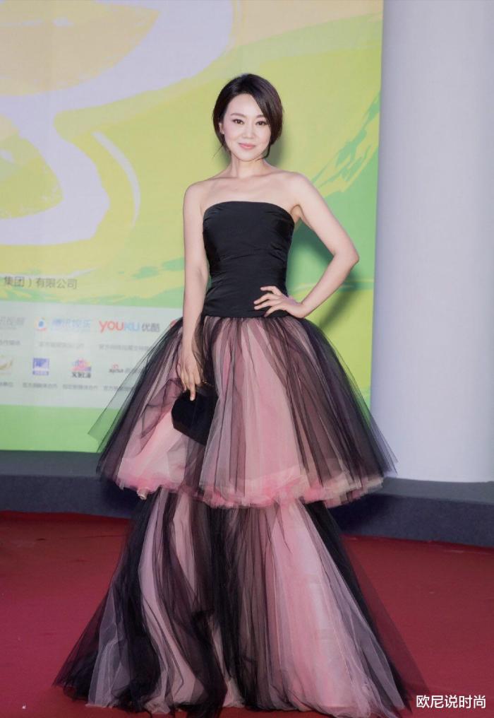 48岁闫妮的身材惊艳春晚,闫妮身材4k写真