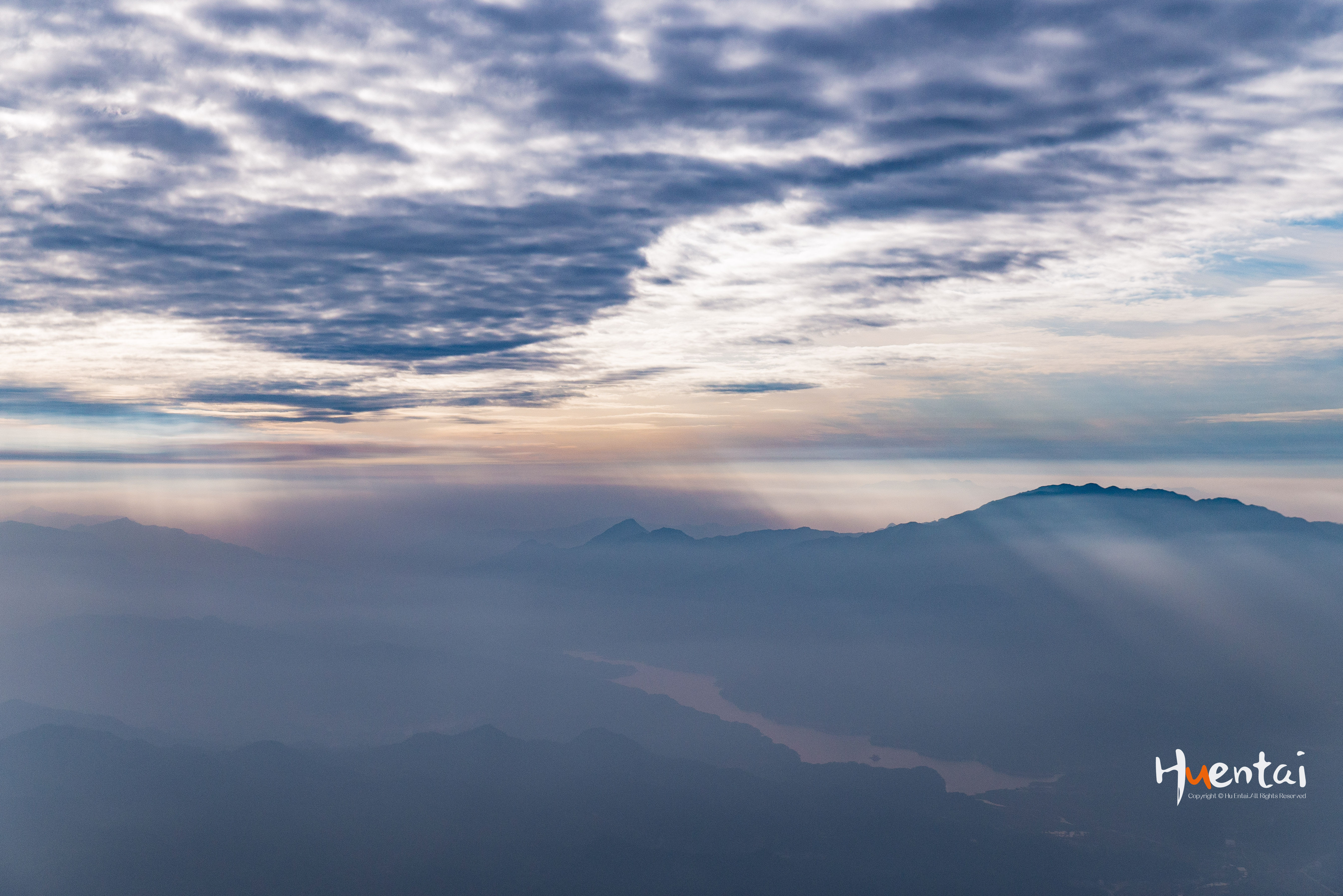 酒店床头没有插座,酒店床头不设充电插座