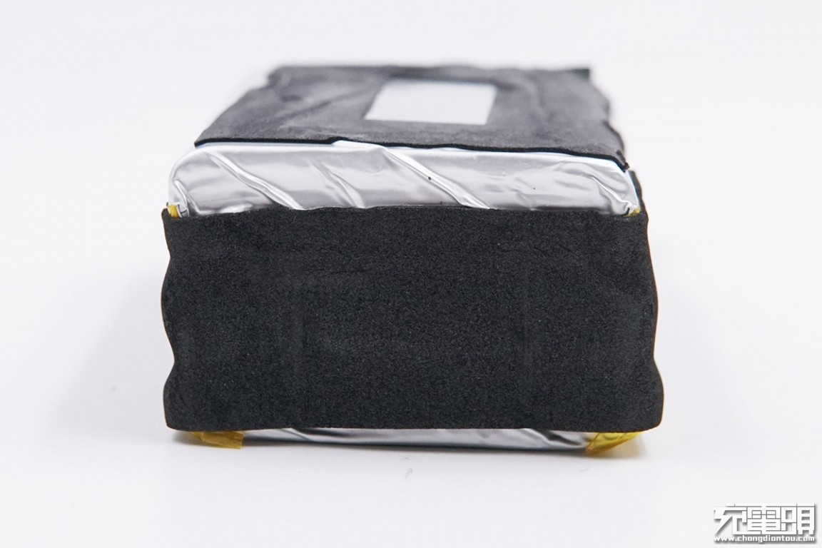 倍思30w超级硅充电器拆解,倍思65w移动电源拆解