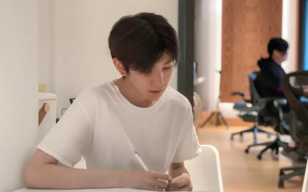 家长带领孩子追星,当孩子追星父母该怎么做