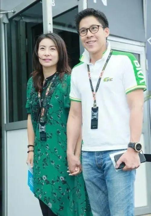 郭晶晶与婆婆朱玲玲同框,朱玲玲2次嫁千亿豪门