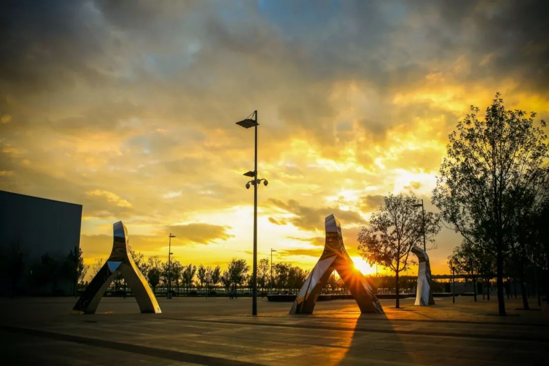 潮流塑递|宝马铁西艺术季开启;捷豹XEL、奔驰GLBSUV上市