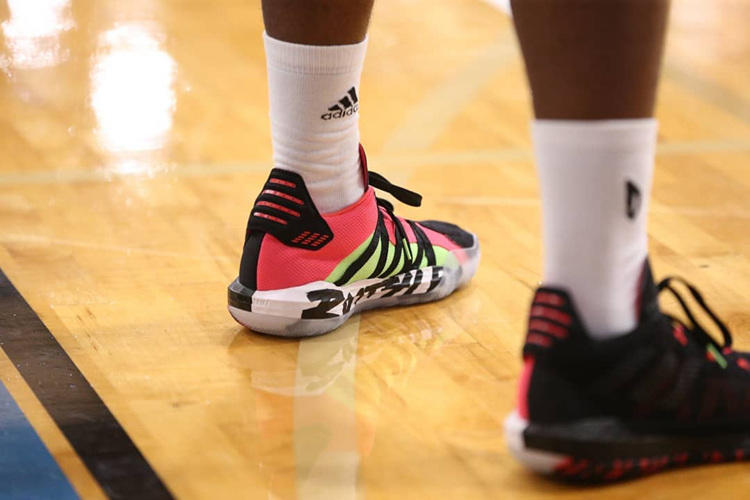 库里哈登欧文球鞋,哈登和库里的球鞋谁的好