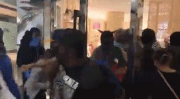 这个周末,美国在大*乱动**边缘,更惨烈结果还在后面