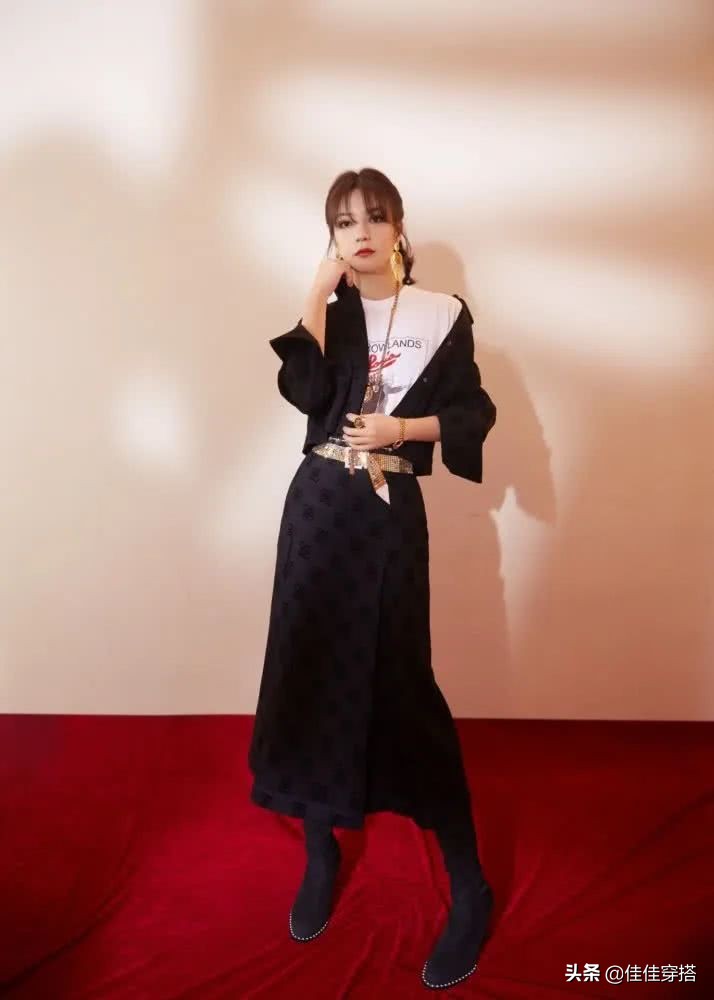 赵薇黑色吊带穿搭,赵薇西装穿搭图