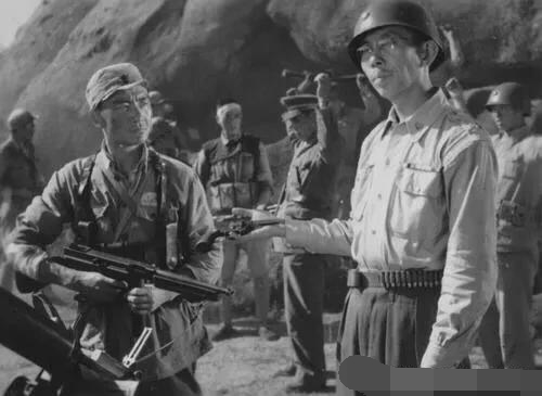 电视剧红日中李天霞的扮演者是谁,红日汤恩伯劝李天霞不要意气用事