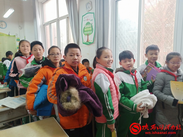 东关小学爱心捐赠活动,学校爱心捐赠公益活动简讯