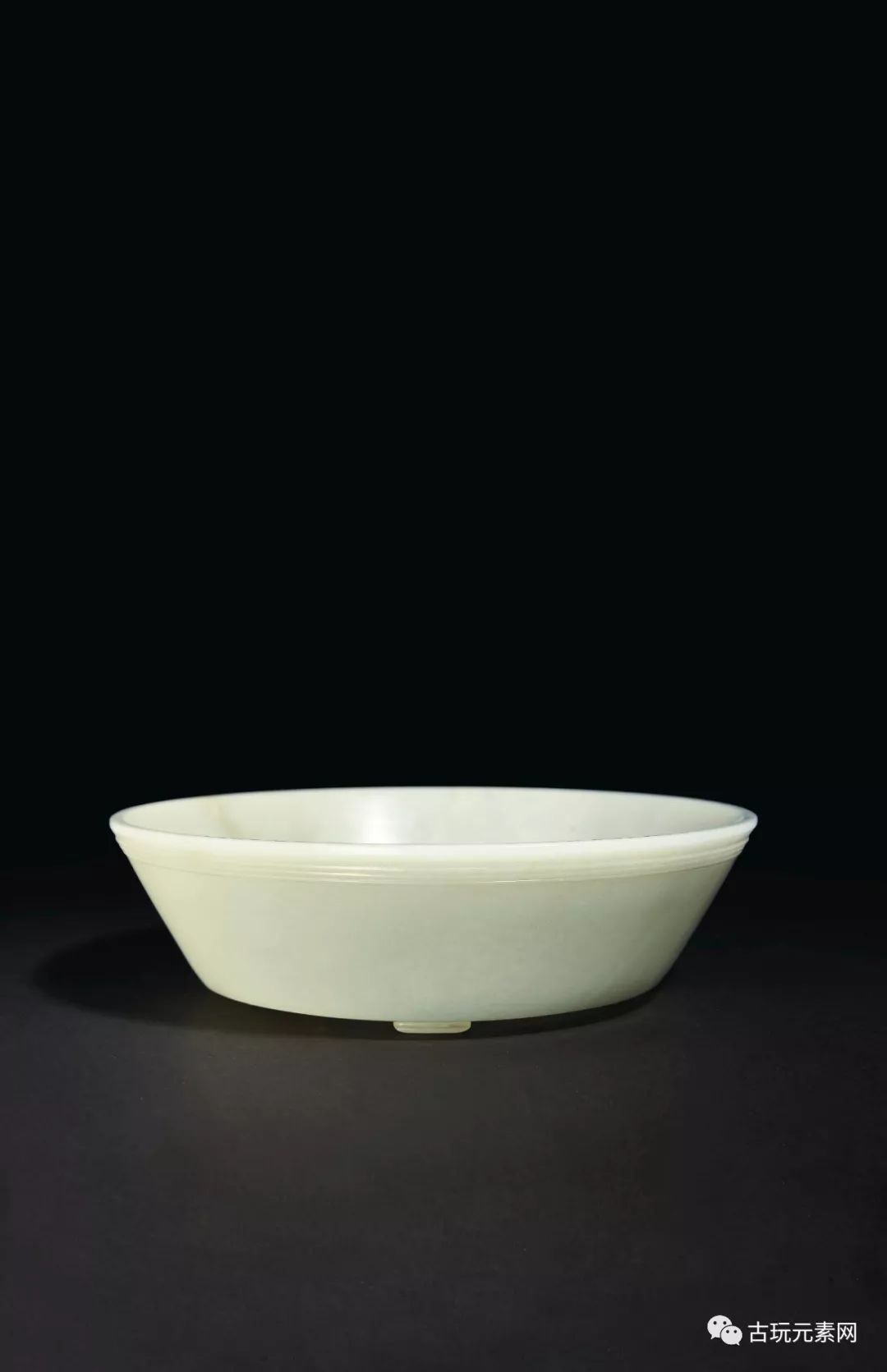 纽约苏富比总成交约1.2亿乾隆青白玉双鱼洗近2000万人民币成交