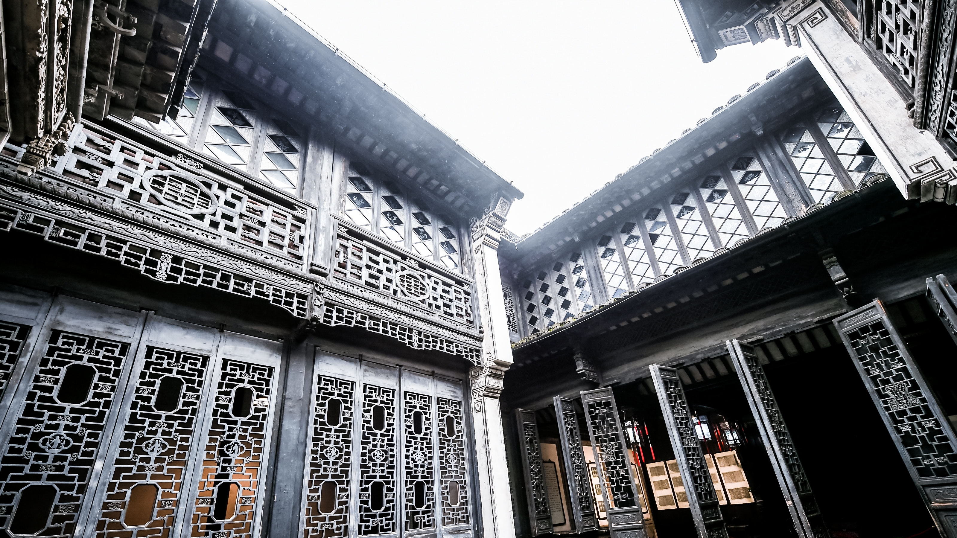 南浔古镇的蓝晶玻璃,蓝金玻璃南浔古镇