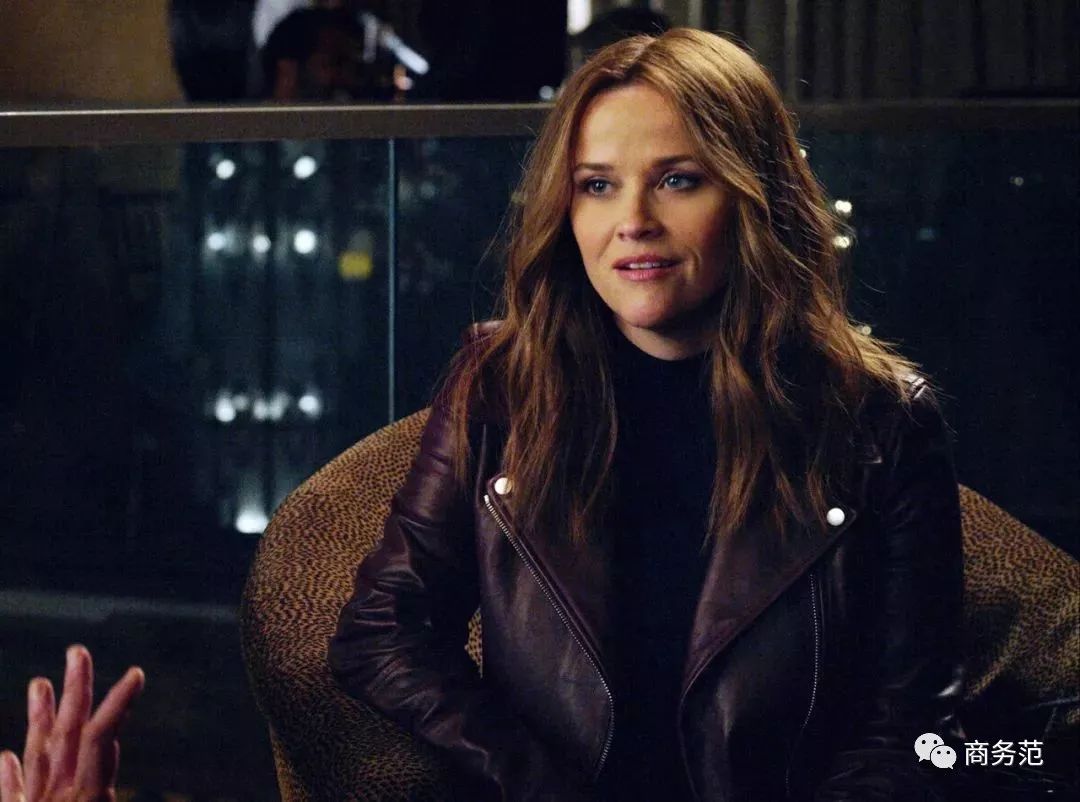 穿MaxMara拎Valextra，真正高级女精英穿衣，还得看这部美剧