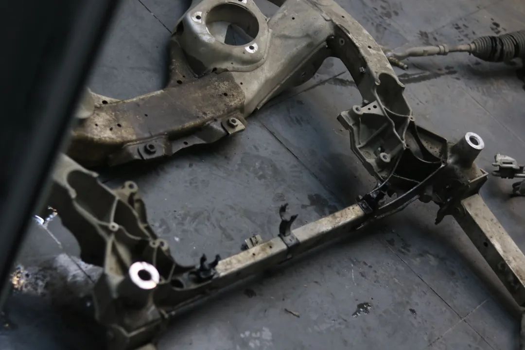 怪兽修车：翻新一辆11年破烂不堪的宝马GT，车况不忍直视